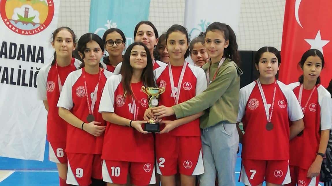 Okul sporları Yıldız FUTSAL kız takımı il üçüncüsü olarak turnuvayı tamamladı.