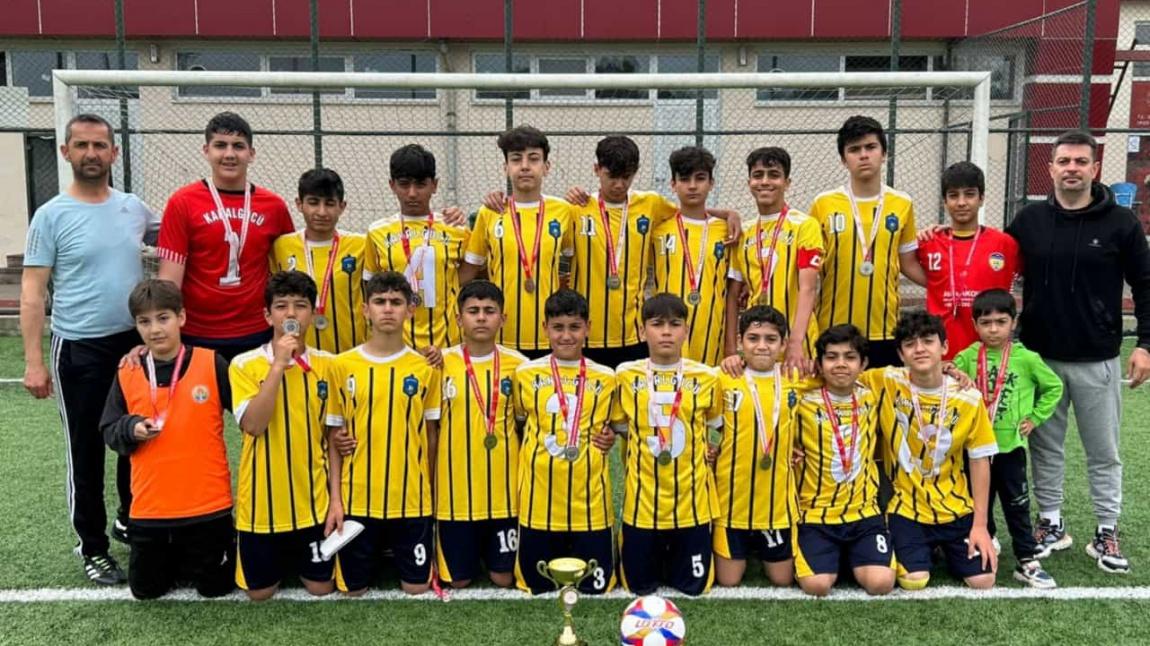 Okullar Arası Yıldız Erkek Futbol Takımımız Adana 2.si olmuştur